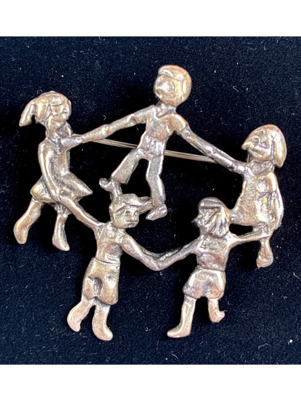 Vintage 925 Sterling Silver Children Holding Hands Circle Brooch Pin